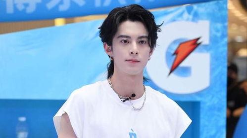 王鹤棣爆料女友视频,甜蜜视频引网友热议 第1张 王鹤棣爆料女友视频,甜蜜视频引网友热议 第1张